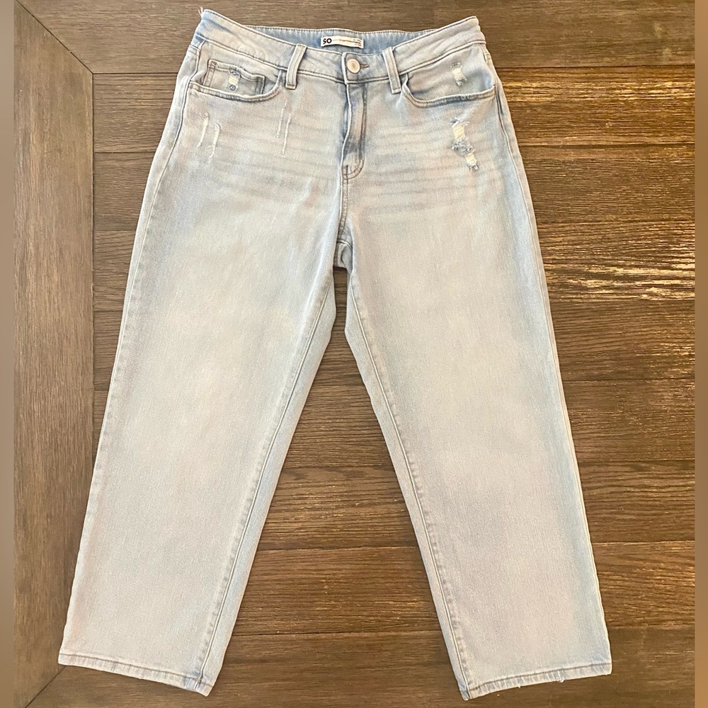 SO Juniorโs Jeans 11 / 30 Blue Light Wash High Rise Straight Leg Distressed